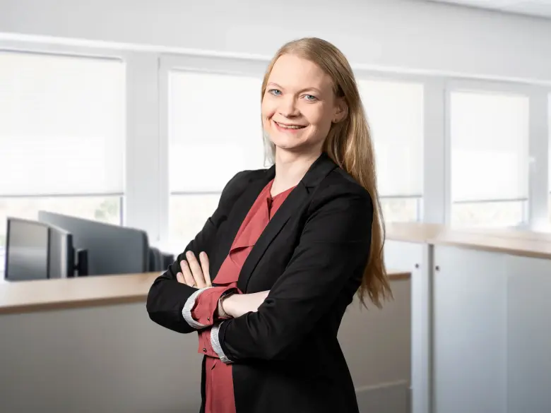 merkur-group-career-hr-contact-dual-study-program-portrait-office