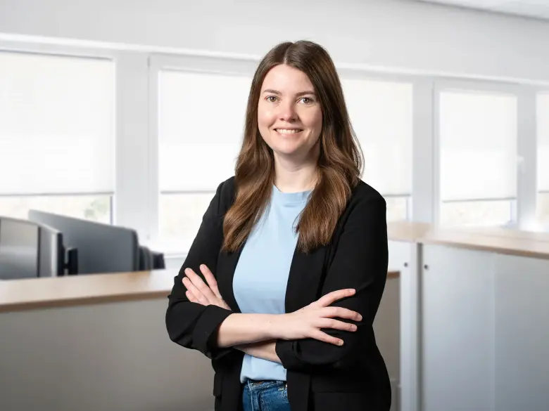 merkur-group-career-hr-contact-recruiting-portrait-office