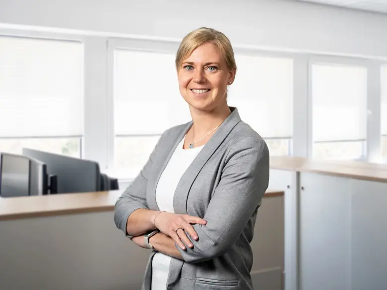 merkur-group-career-hr-contact-school-cooperations-portrait-office