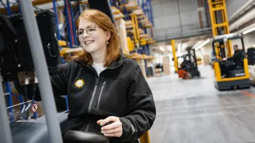 merkur-group-careers-professionals-entry-experienced-gallery-logistics-forklift