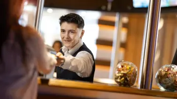 merkur-group-careers-branch-gaming-operations-employee-hands-customer-card-guest