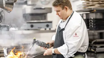 merkur-group-careers-hospitality-gallery-kitchen-cooking