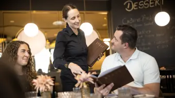 merkur-group-careers-hotel-gastronomy-gallery-service-taking-order-restaurant