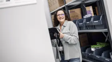 merkur-group-careers-it-employee-tablet-inventory-technical-storage