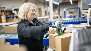 merkur-group-careers-logistics-gallery-packing-shipping