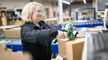 merkur-group-careers-logistics-employee-packing-box-shipping