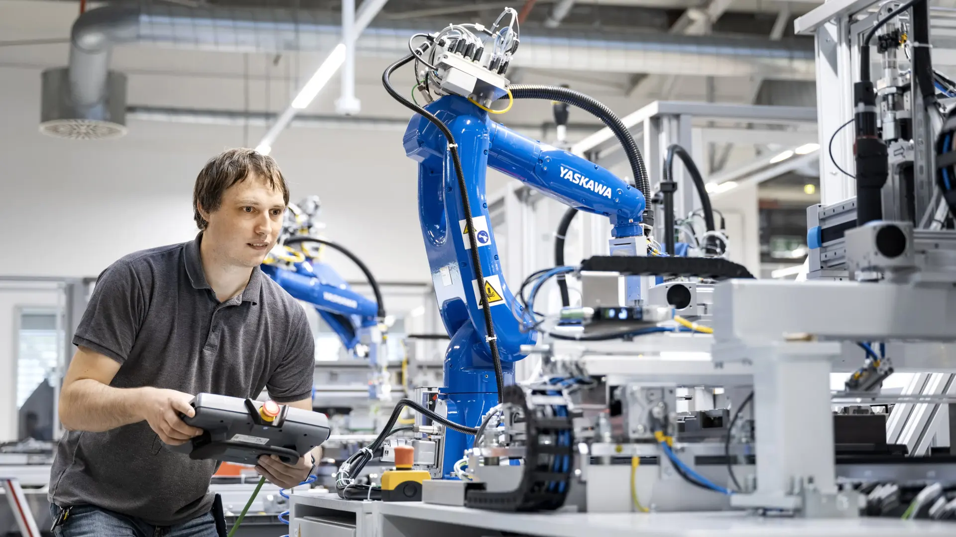 merkur-group-careers-logistics-to-production-teaser