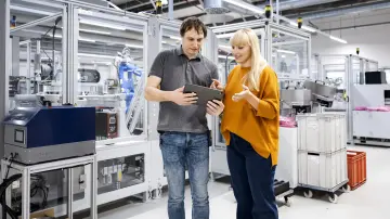merkur-group-working-environment-production-employees-tablet-coordination-production