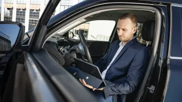 merkur-group-careers-service-sales-gallery-field-service-tablet