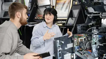 merkur-group-careers-service-sales-gallery-team-technical-exchange
