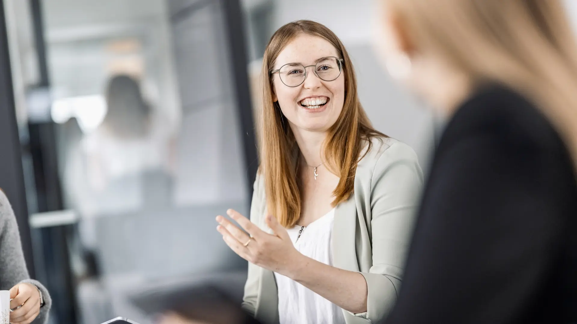 merkur-group-careers-corporate-functions-target-group-entry-level