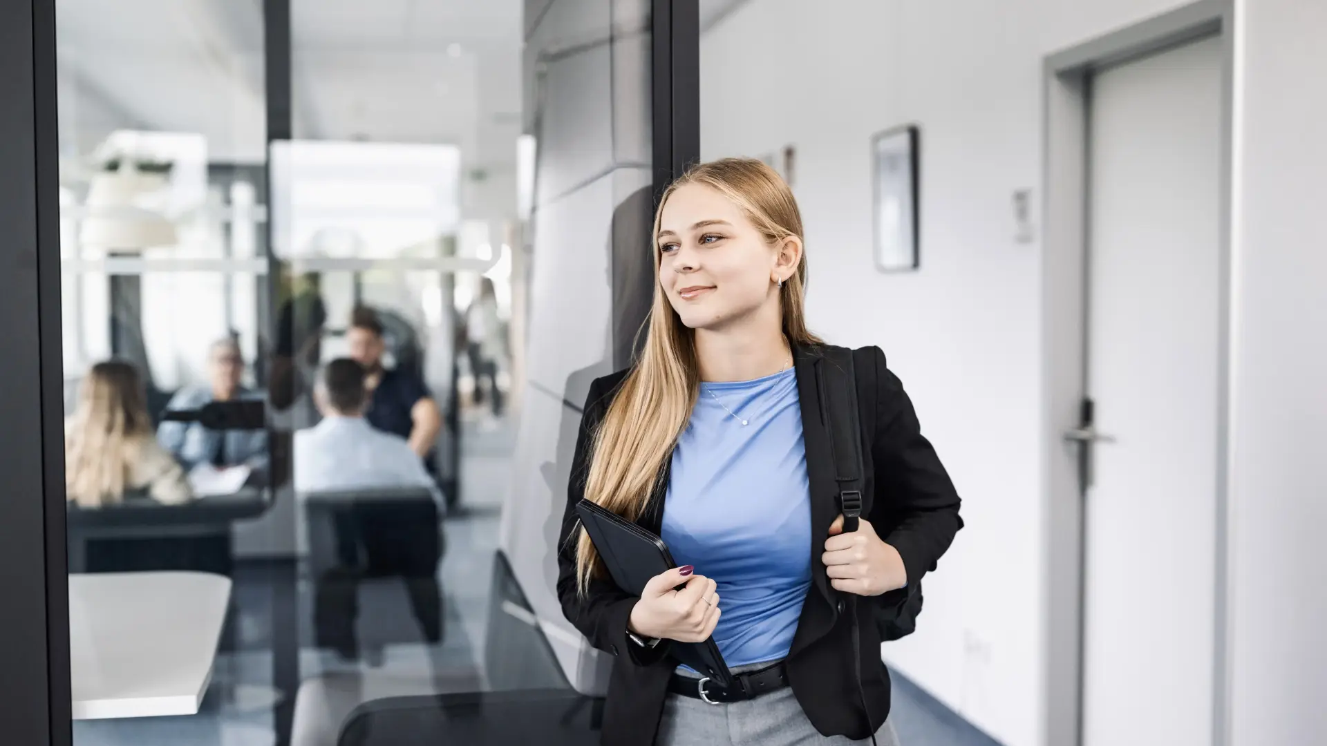 merkur-group-careers-corporate-functions-target-group-dual-study
