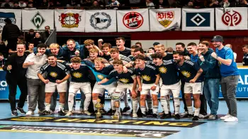 merkur-group-karriere-ausbildung-duales-studium-azubi-blog-harting-azubi-cup-siegerteam-pokal