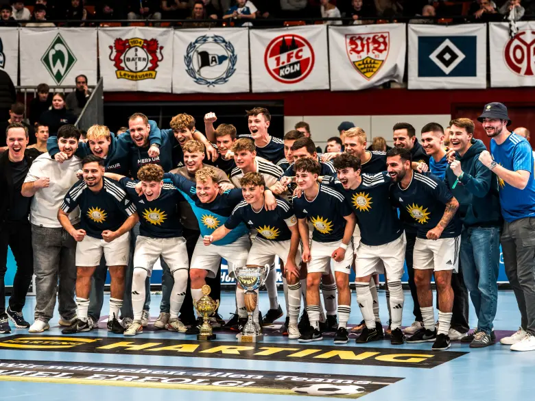 merkur-group-career-apprenticeship-dual-study-apprentice-blog-harting-azubi-cup-winning-team-trophy