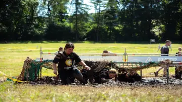 merkur-group-careers-apprenticeship-dual-study-apprentice-blog-mudmaster-crawl-obstacle