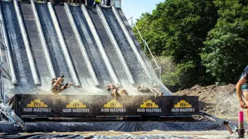 merkur-group-careers-apprenticeship-dual-study-apprentice-blog-mudmaster-water-obstacle