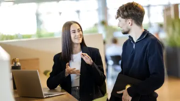 merkur-group-careers-apprenticeship-dual-study-program-gallery-mentoring-conversation