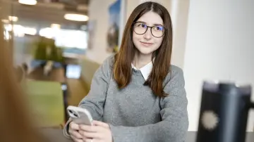 merkur-group-careers-apprenticeship-gallery-workday-smartphone