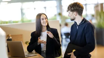 merkur-group-careers-dual-study-program-gallery-mentoring-conversation