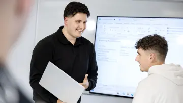 merkur-group-careers-dual-study-program-gallery-presentation
