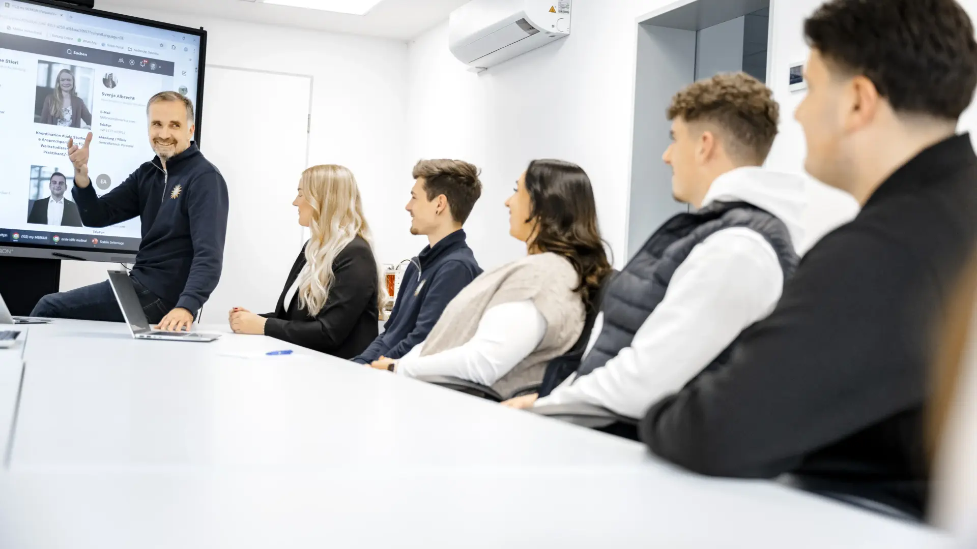 merkur-group-careers-dual-study-target-group-apprenticeship-teaser