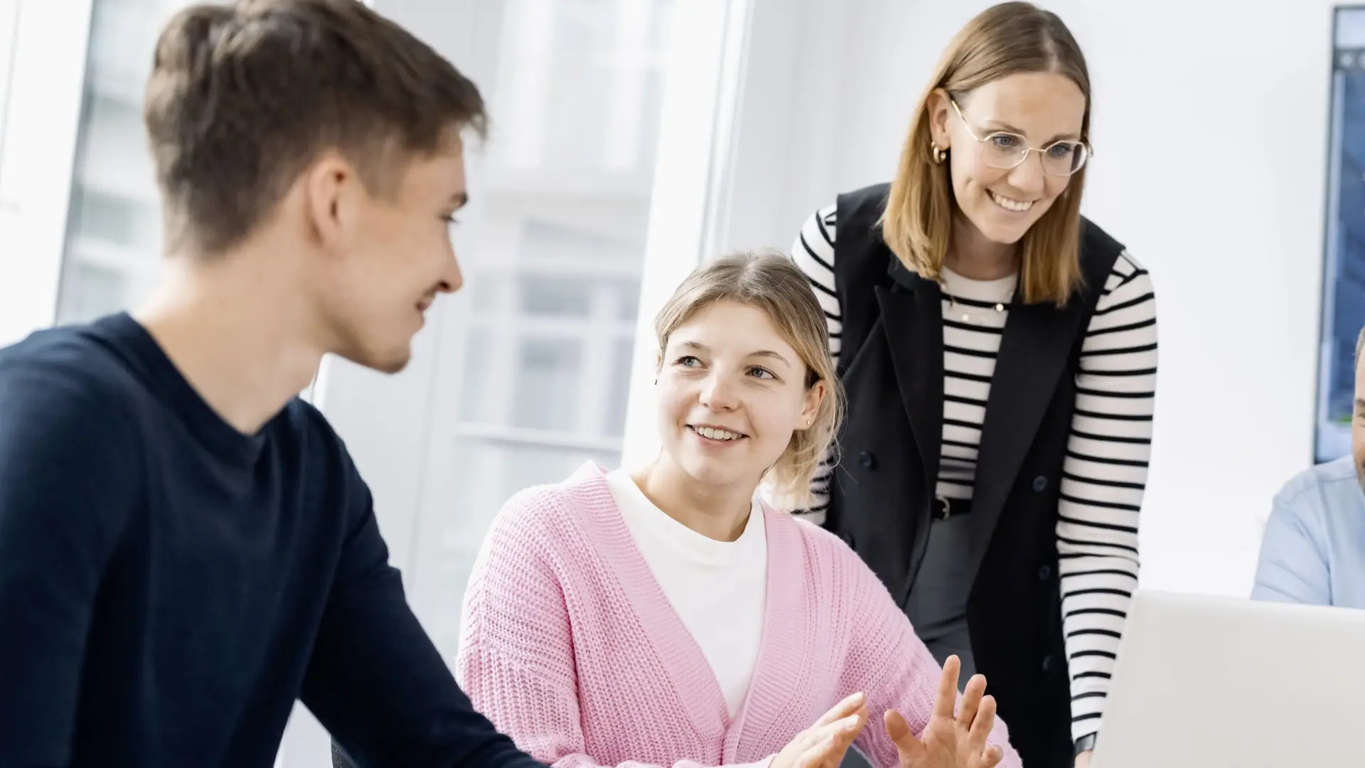 merkur-group-careers-students-working-students-teaser