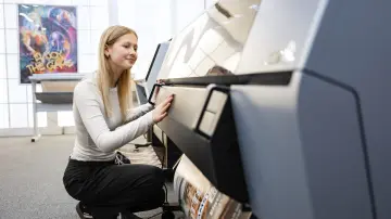 merkur-group-careers-working-students-large-format-printer