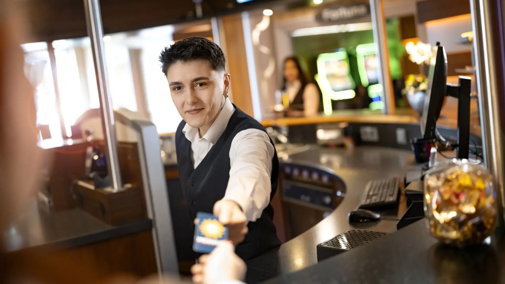 merkur-group-career-jobposting-initiative-casino-employee-bildA