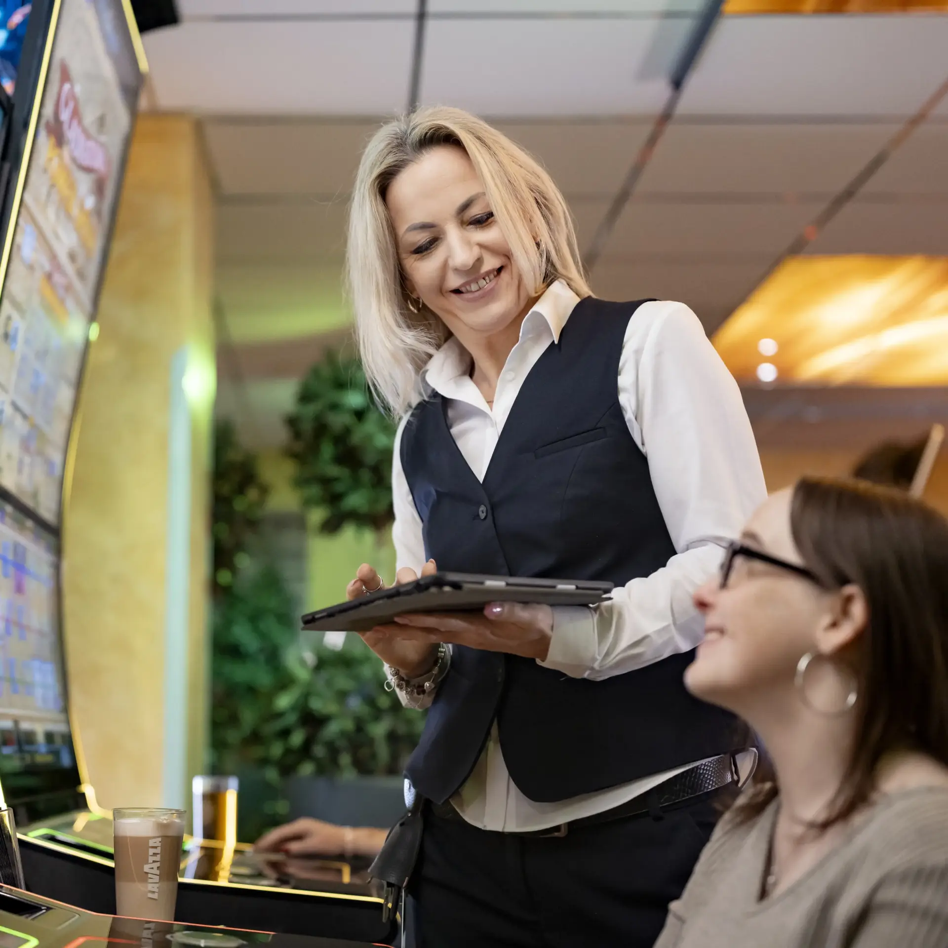 merkur-group-career-jobposting-initiative-casino-employee-bildC