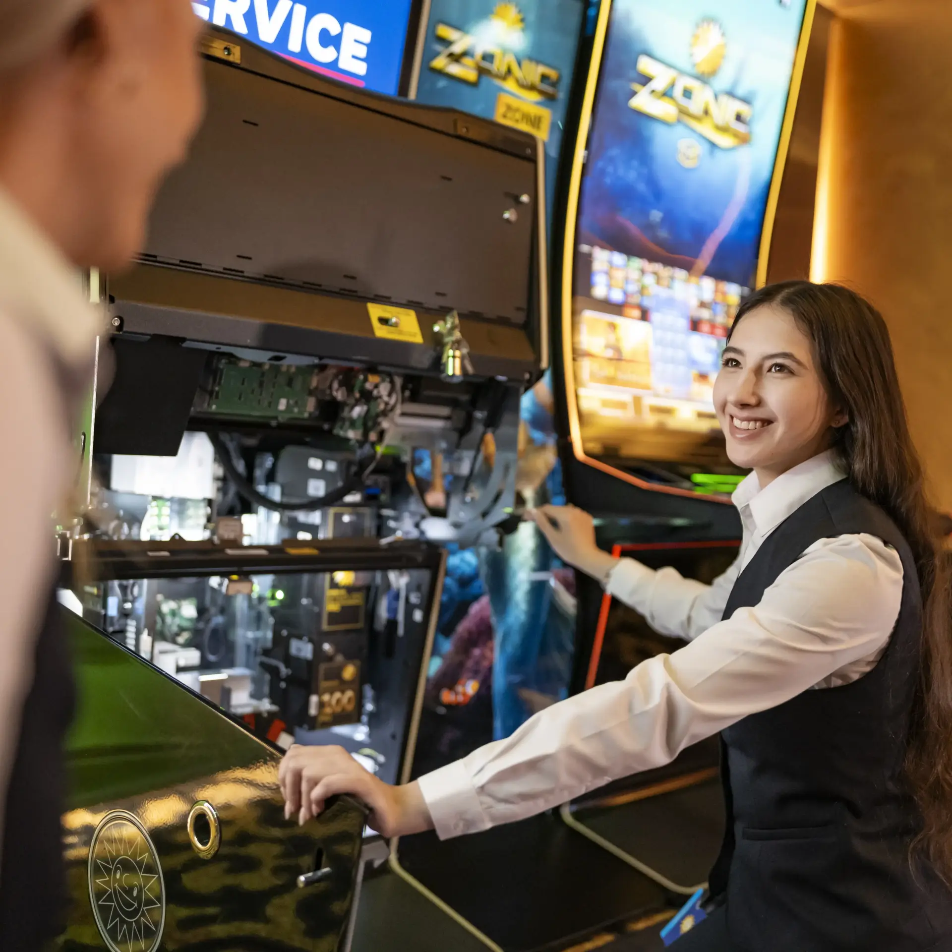 merkur-group-career-jobposting-initiative-casino-employee-bildF