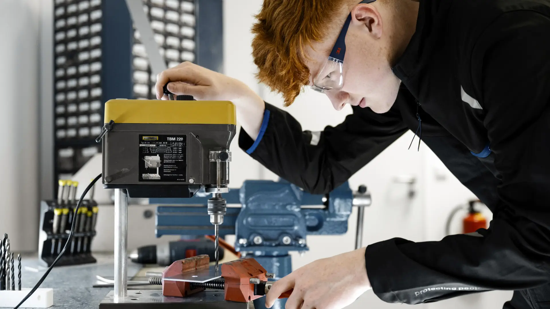 merkur-group-career-jobposting-initiative-internship-thesis-bildD