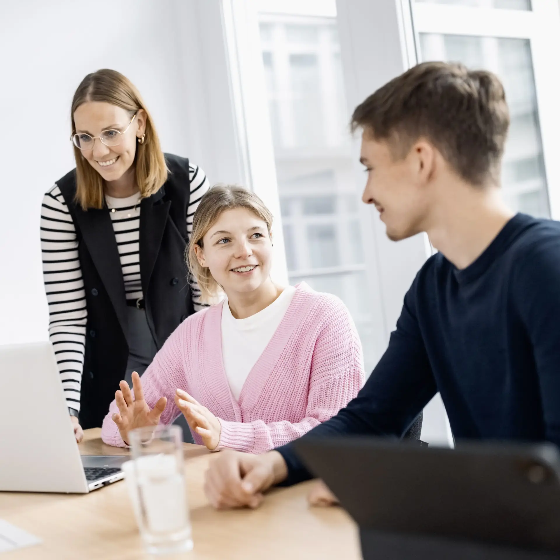 merkur-group-career-jobposting-initiative-working-student-bildC