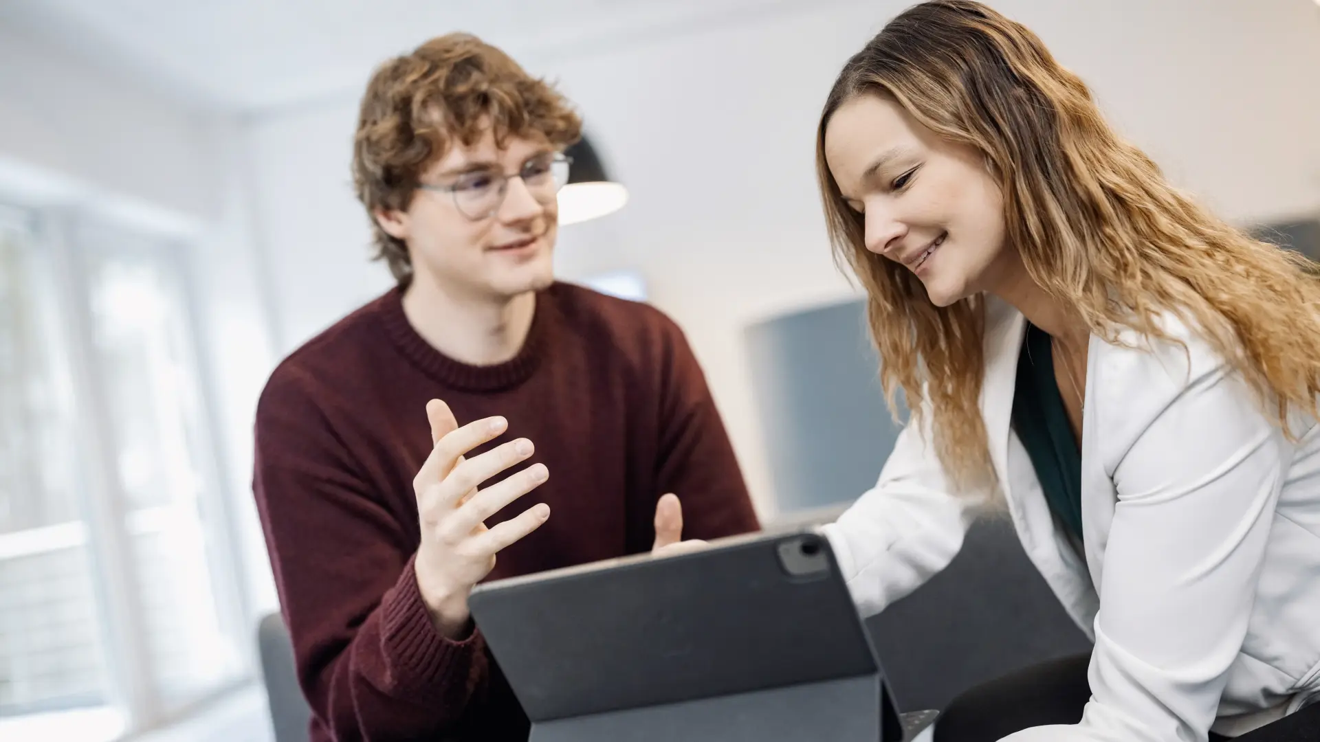 merkur-group-career-jobposting-initiative-working-student-bildD