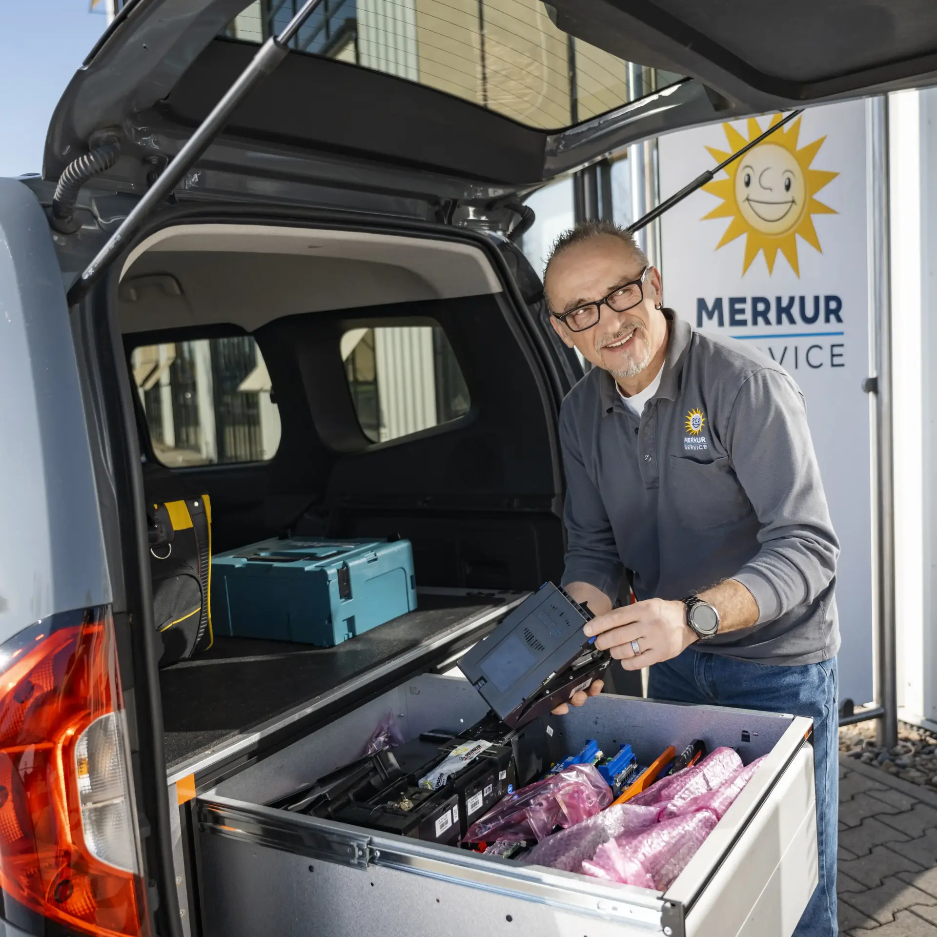 merkur-group-karriere-stellenanzeige-servicetechnik-vertrieb-bildB