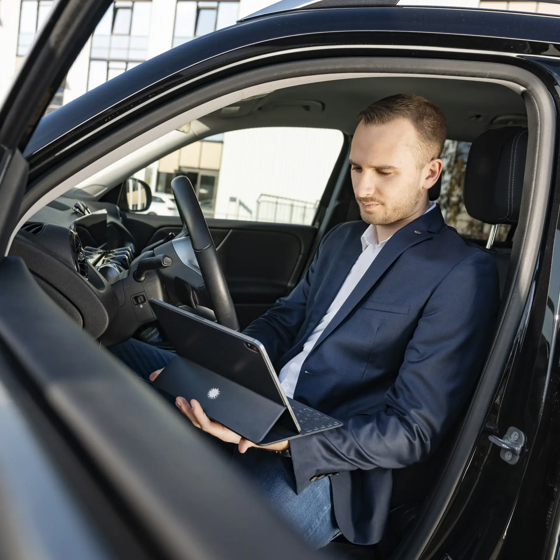 merkur-group-karriere-stellenanzeige-servicetechnik-vertrieb-bildE