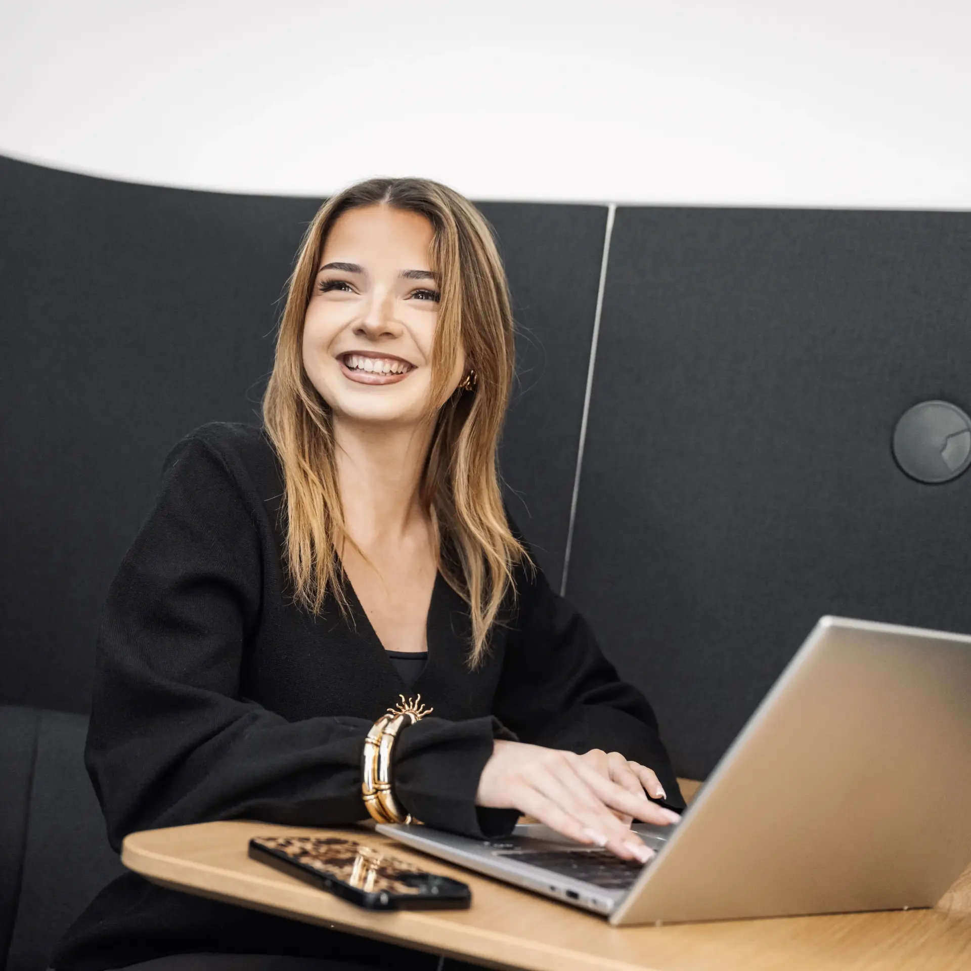 merkur-group-karriere-stellenanzeige-werkstudentenjob-praktikum-bildF