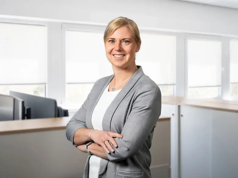 merkur-group-career-hr-contact-apprenticeship-student-internship-portrait-office