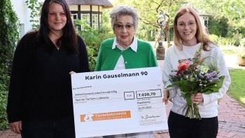 Karin Gauselmann spendet fürs Tierheim