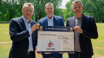 Pressefoto_Merkur Spielbanken_Scheckübergabe_1. FC Kön