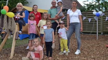 DRK-Kita Sterntaler bekommt Holzpferde