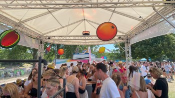 Pressefoto Merkur Group_Rainbow Festival (2)