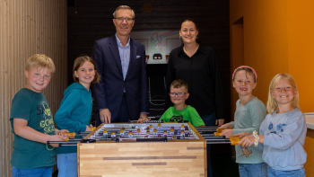 Pressefoto Merkur Group_Kickerspende_OGS Isenstedt