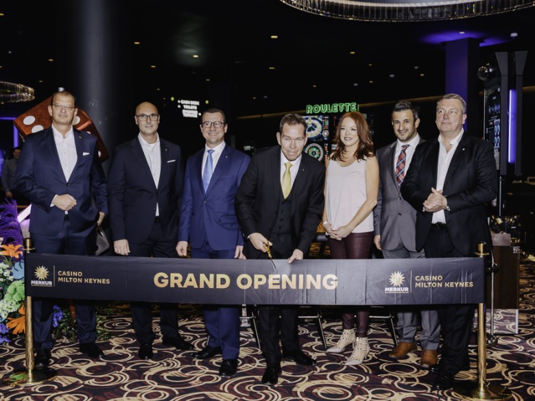 Pressefoto Merkur Group_Merkur Casino Milton Keynes_Eröffnung (1)