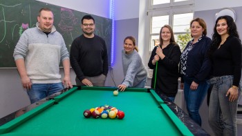 Pressefoto Merkur Group_Spende Jugendcafe Rahden Billardtisch