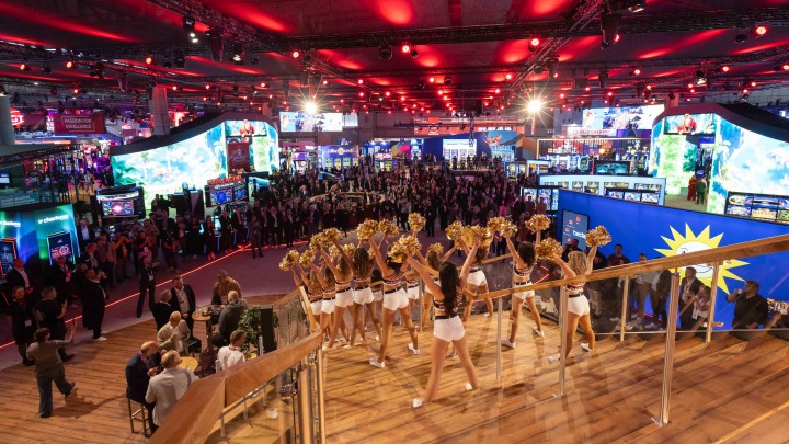 „Spin with Power. Shine in Color.”