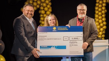 03 Übergabe Spendenscheck