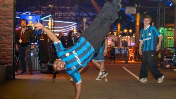 08_Breakdancer