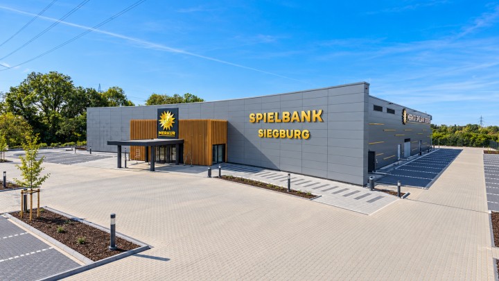Merkur Spielbank Siegburg feiert Eröffnung mit Hollywood-Legende Patrick Duffy